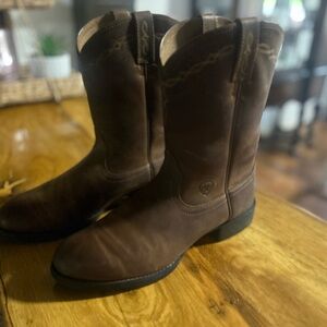 Ariat Brown Cowboy Boots Rounded Toe Western Style